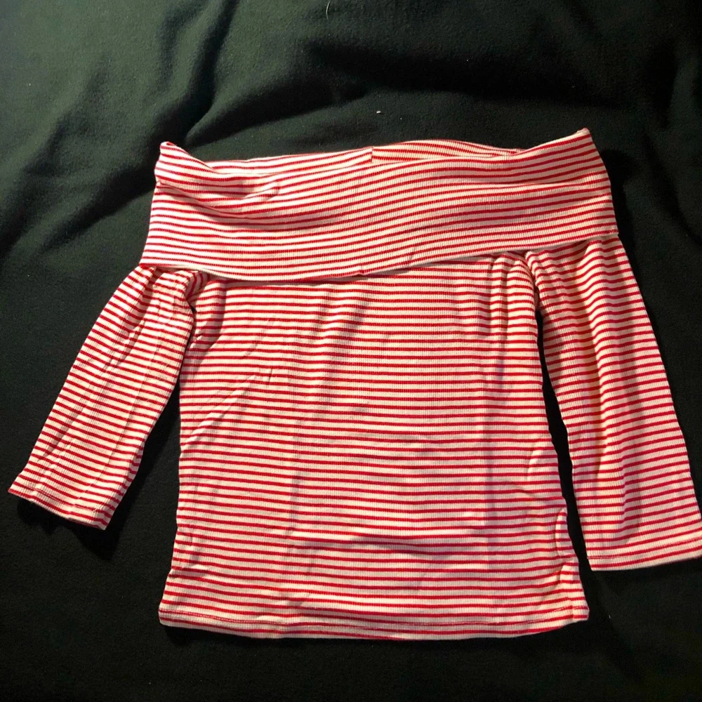 Cropped Off the Shoulder Top - Picture 2 of 5